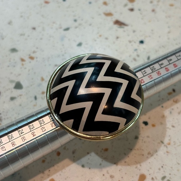 Round Circle‎ Chevron Pattern Statement Ring - Picture 7 of 7